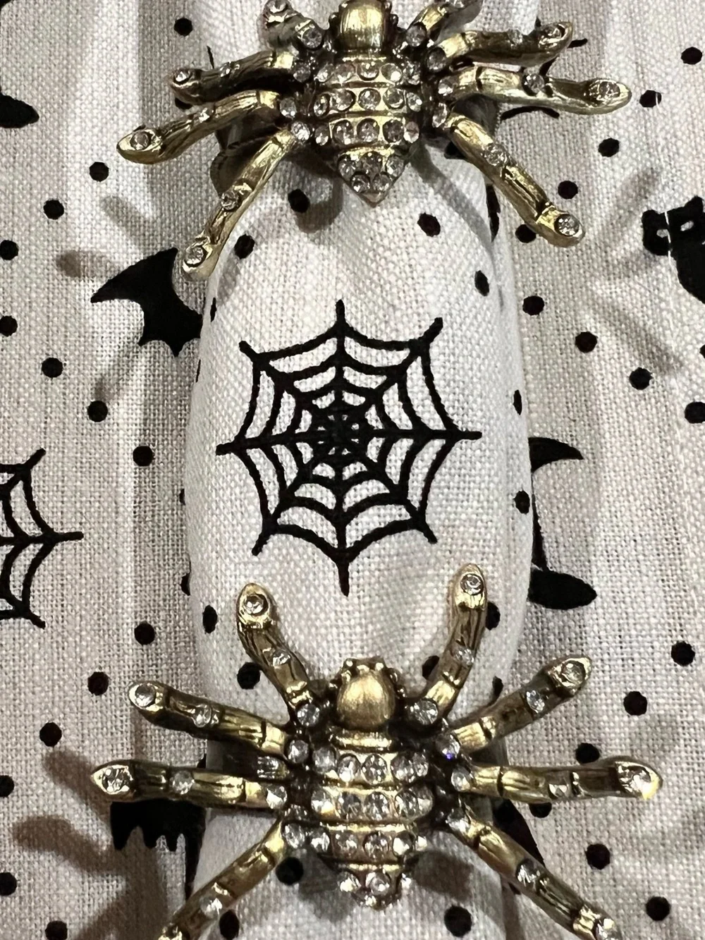 Nicole Miller Cream and Black Halloween Napkin Set with Embellished Spiders NEW!